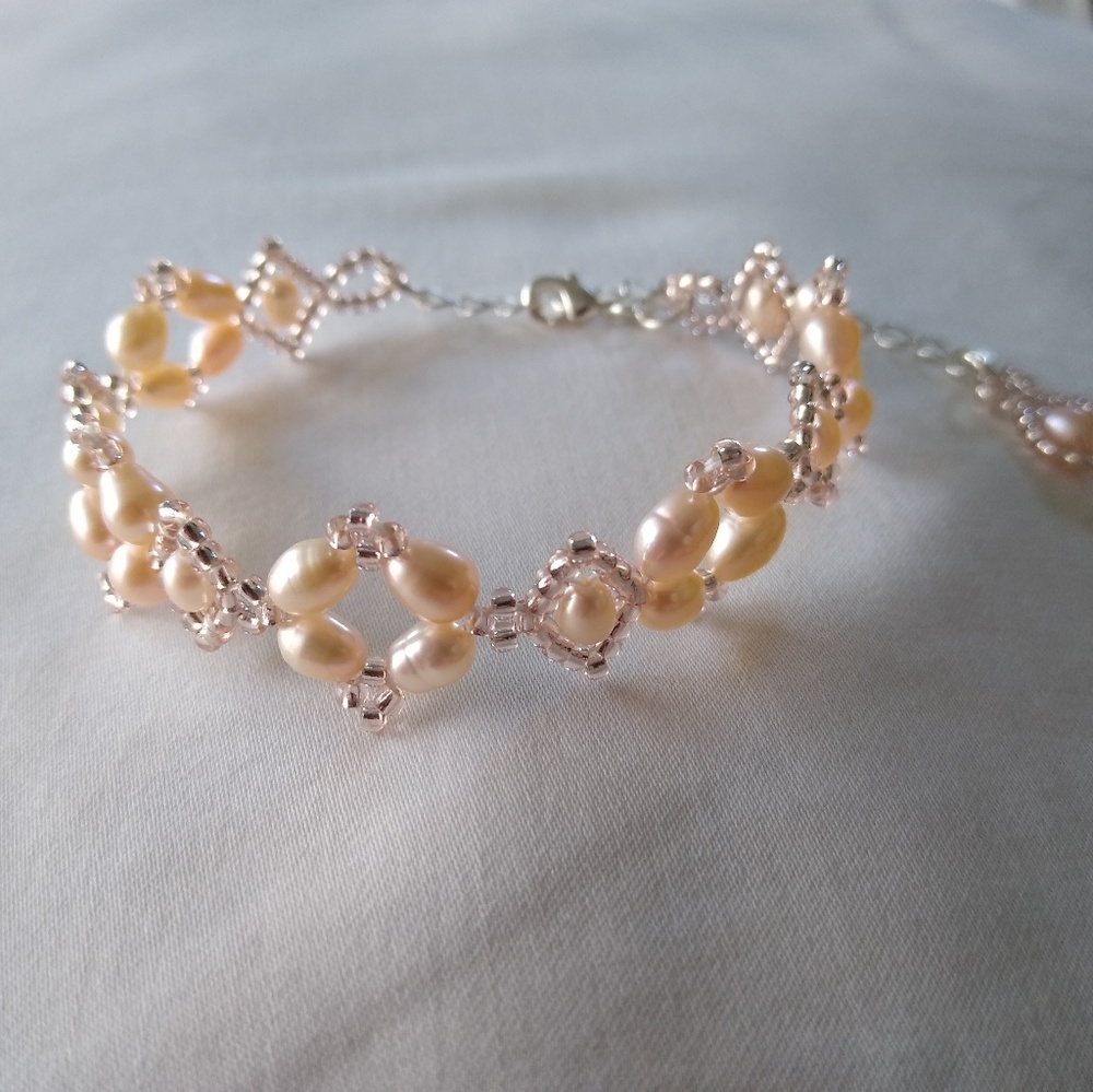 Freshwater pearl bracelet